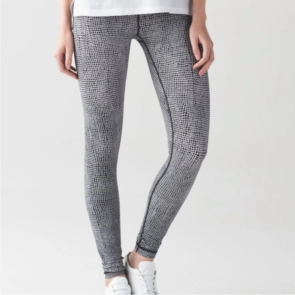 Lululemon Wunder Under Net Black White Leggings Size 6.